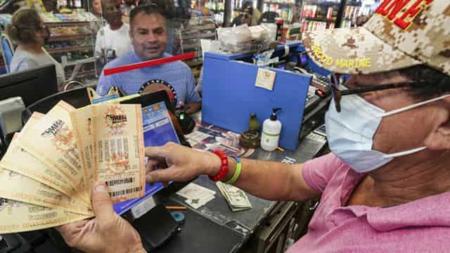 Americans race to buy mega millions lottery tickets