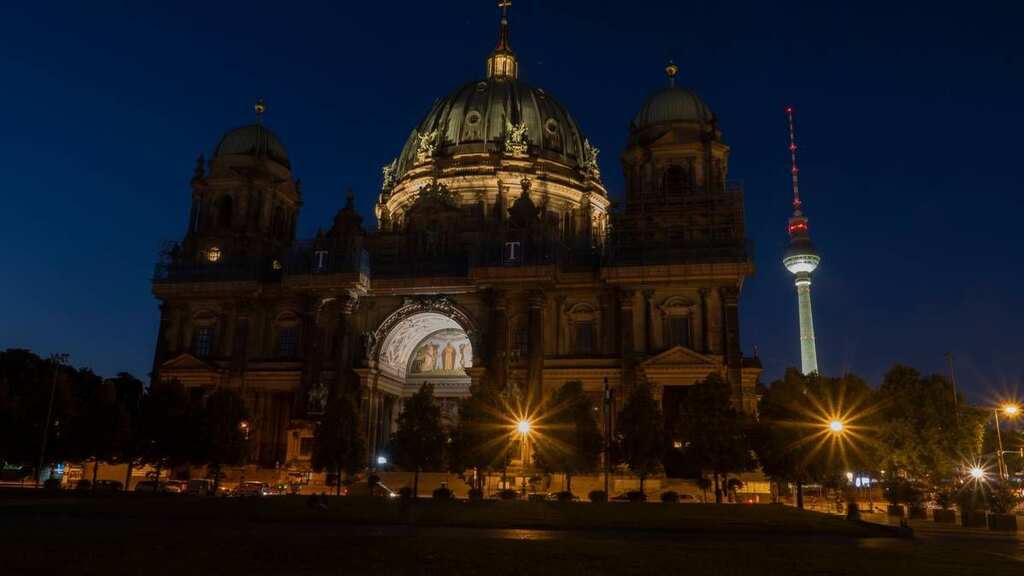 Germany: Berlin dims lights of monumental buildings to conserve energy