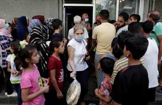 Lebanon: People queue up to buy bread, six breads sell for $20 on black market