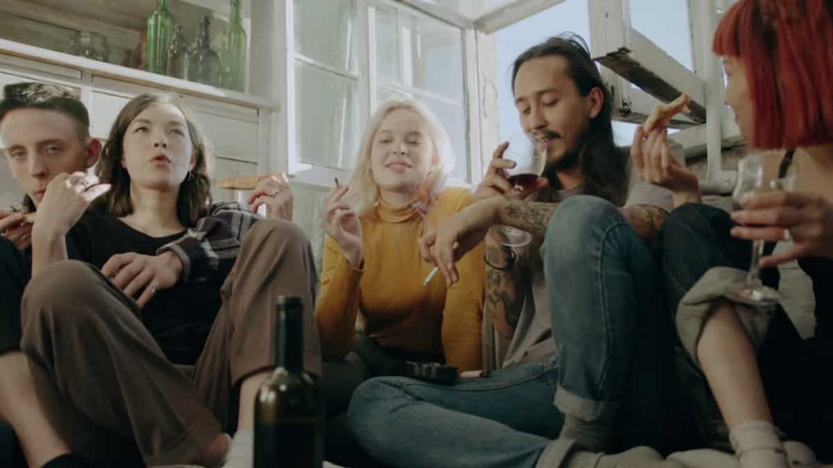 Children with alcoholic parents likely to show food addiction: Study Children with alcoholic parents likely to show food addiction: Study