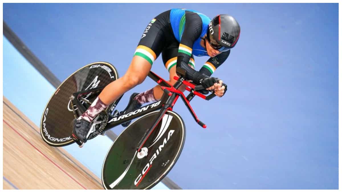 CWG 2022: India's cyclist Meenakshi run over by NZ rival, taken on stretcher from track - WATCH CWG 2022: India's cyclist Meenakshi run over by NZ rival, taken on stretcher from track - WATCH