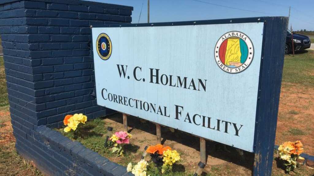 Alabama: Journalist stopped from attending execution because her skirt was ‘too short’