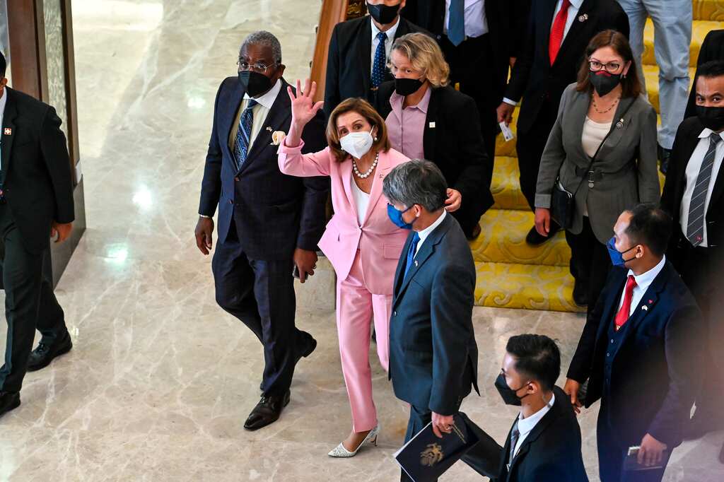 US House Speaker Nancy Pelosi lands in Taiwan amid soaring tensions with China