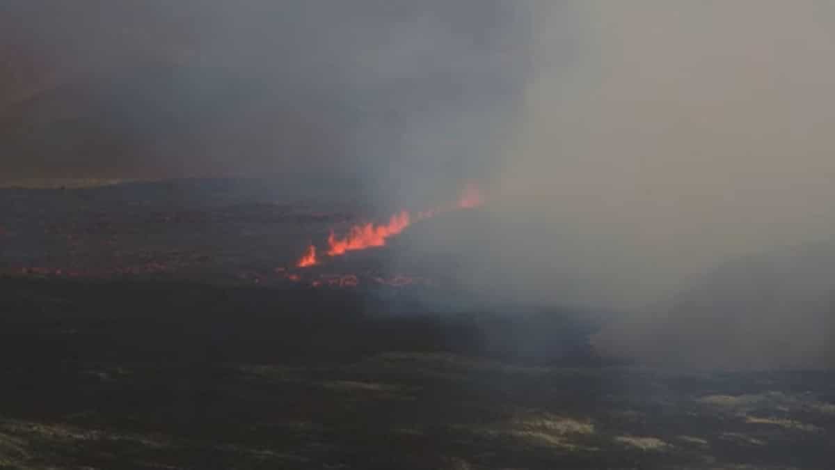 Volcano erupts near Iceland's capital, again Volcano erupts near Iceland's capital, again