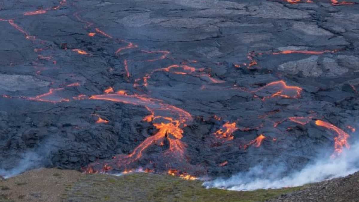 32 volcanic system active