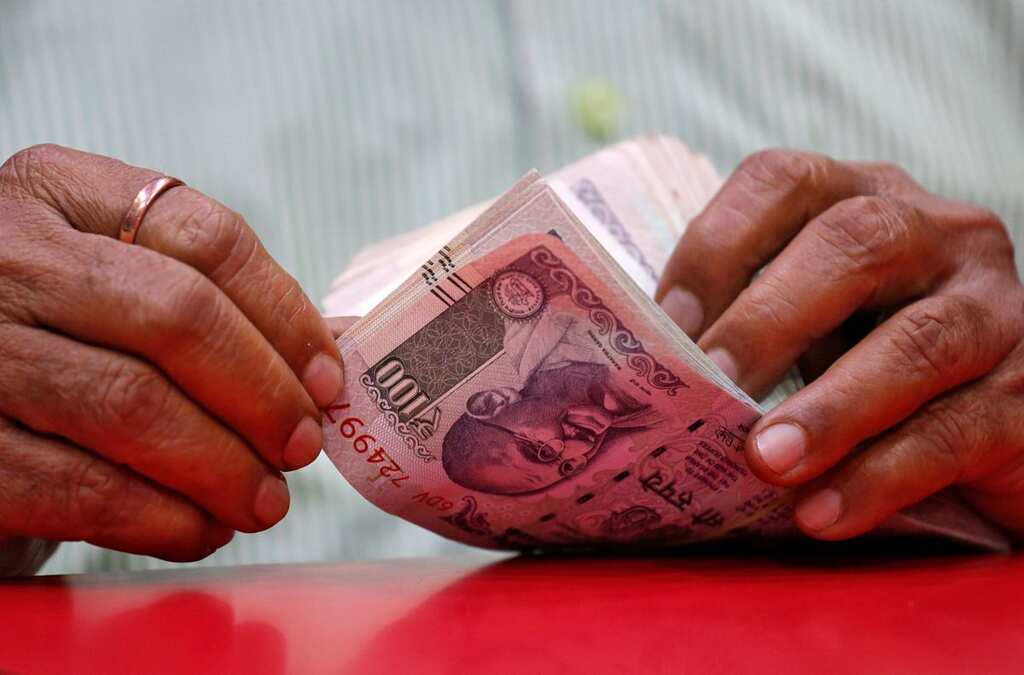 Indian rupee strengthens ahead of RBI decision