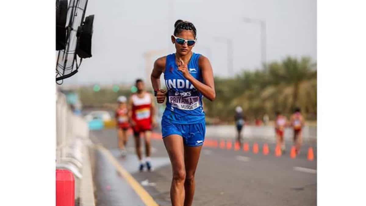 Priyanka Goswami scripts history, becomes 1st Indian to clinch silver in 10,000m race walk at CWG Priyanka Goswami scripts history, becomes 1st Indian to clinch silver in 10,000m race walk at CWG