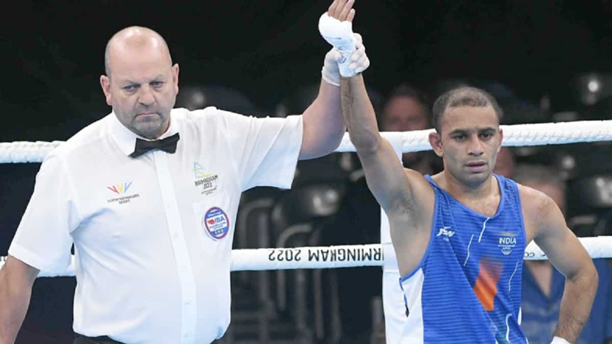 Indian boxer Amit Panghal thrashes Kiaran Macdonald to clinch gold in men's 51kg at CWG 2022 Indian boxer Amit Panghal thrashes Kiaran Macdonald to clinch gold in men's 51kg at CWG 2022