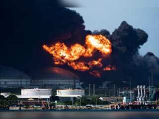 In pics - 121 injured and 17 firefighters missing after fire in Cuban oil depot