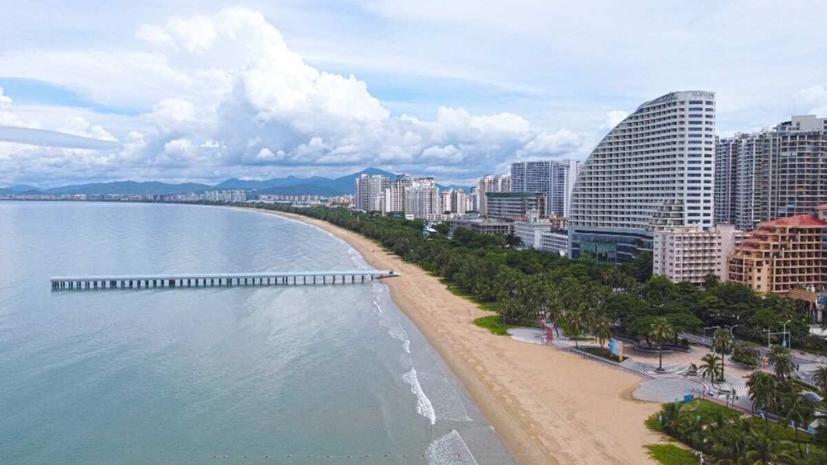 After COVID-19 outbreak, more than 80,000 tourists trapped in Chinese resort city of Sanya