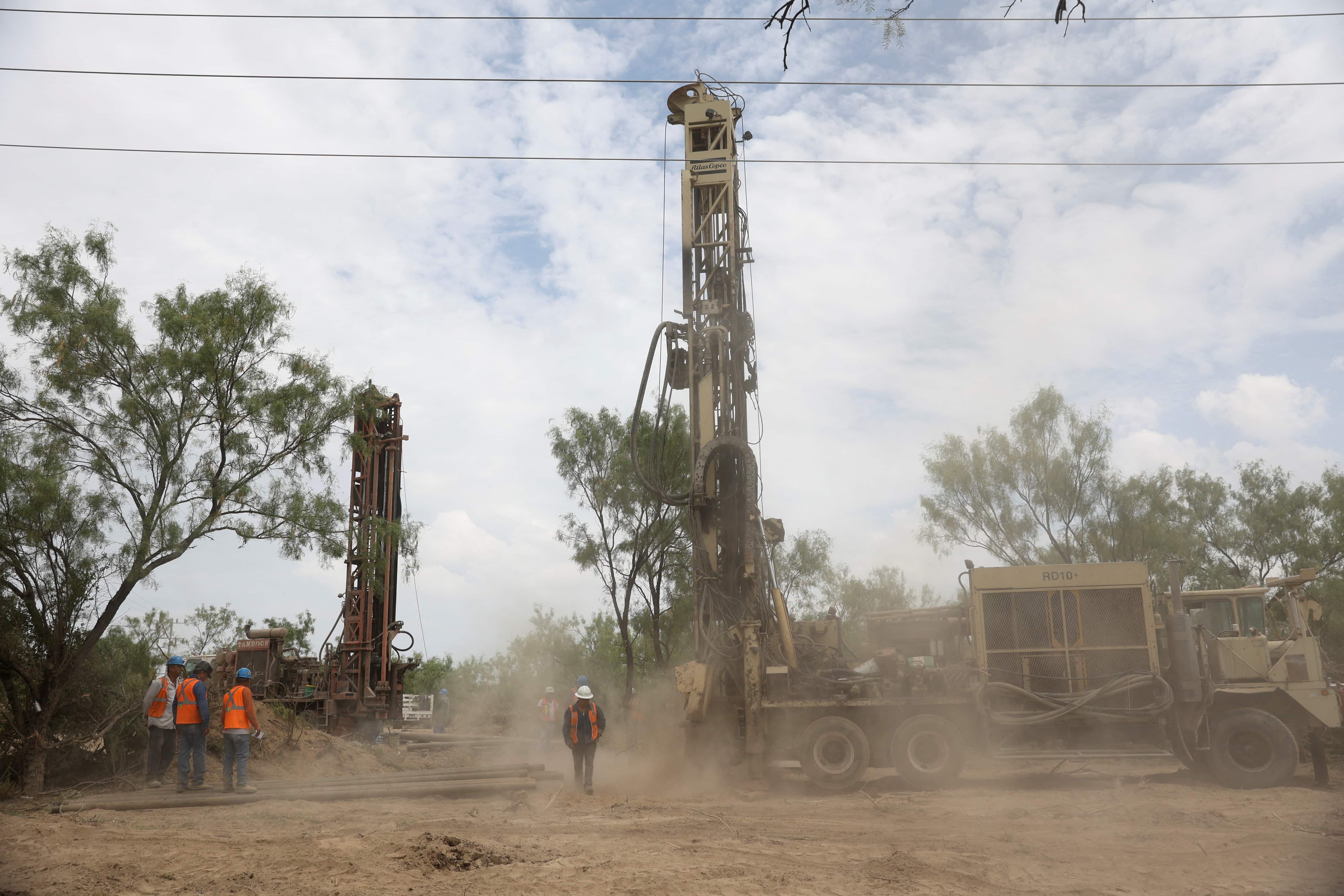Efforts to rescue Mexico's trapped miners