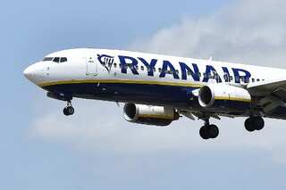 Ryanair airline issues apology to Israelis after furore over crew referring to Tel Aviv as Palestine