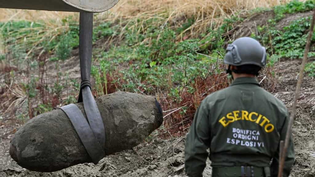 Italy: Dried-up river reveals 450 kg unexploded bomb