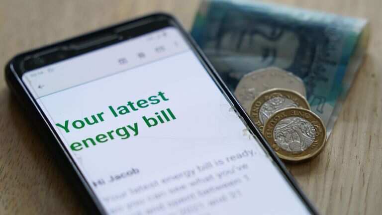 UK: Thousands join 'Don't Pay' campaign started by anonymous group to ignore energy bills