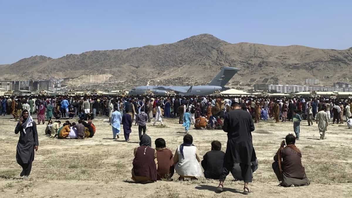 US completes chaotic exit