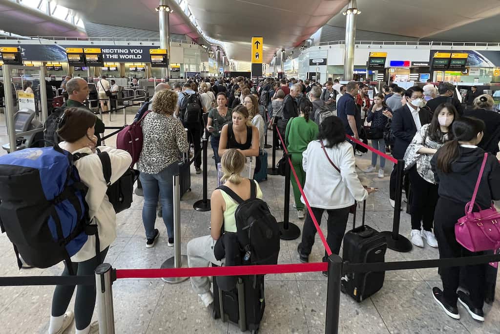 UK airport valued at $24.3 billion, heathrow considers stake sale