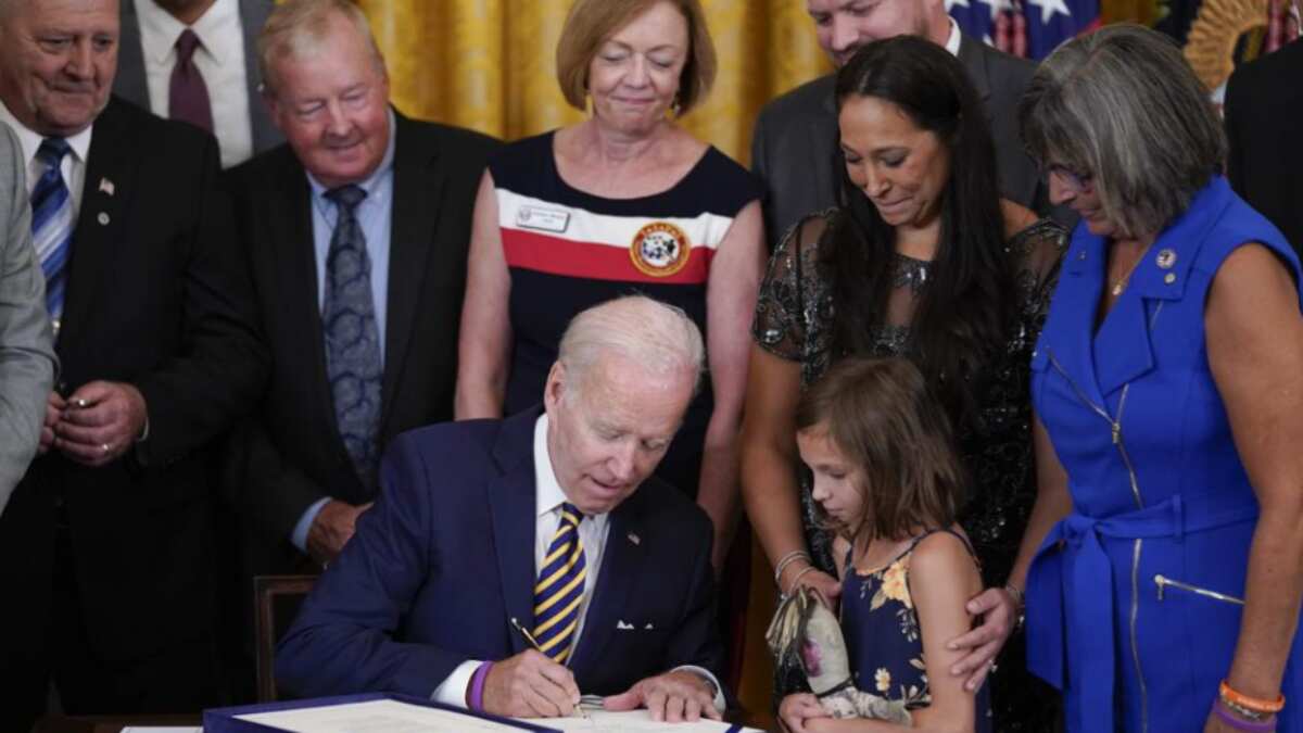 Biden signs the healthcare bill for military veterans; Republicans finally come on board Biden signs the healthcare bill for military veterans; Republicans finally come on board