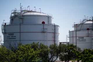 Bank agrees to process Russian oil transit payment to central Europe, say sources
