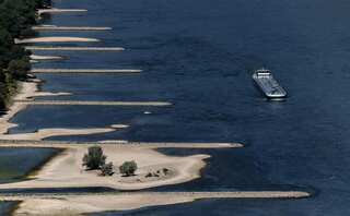 Germany’s Rhine River water level falls to new lows, threatens to disrupt shipping industry