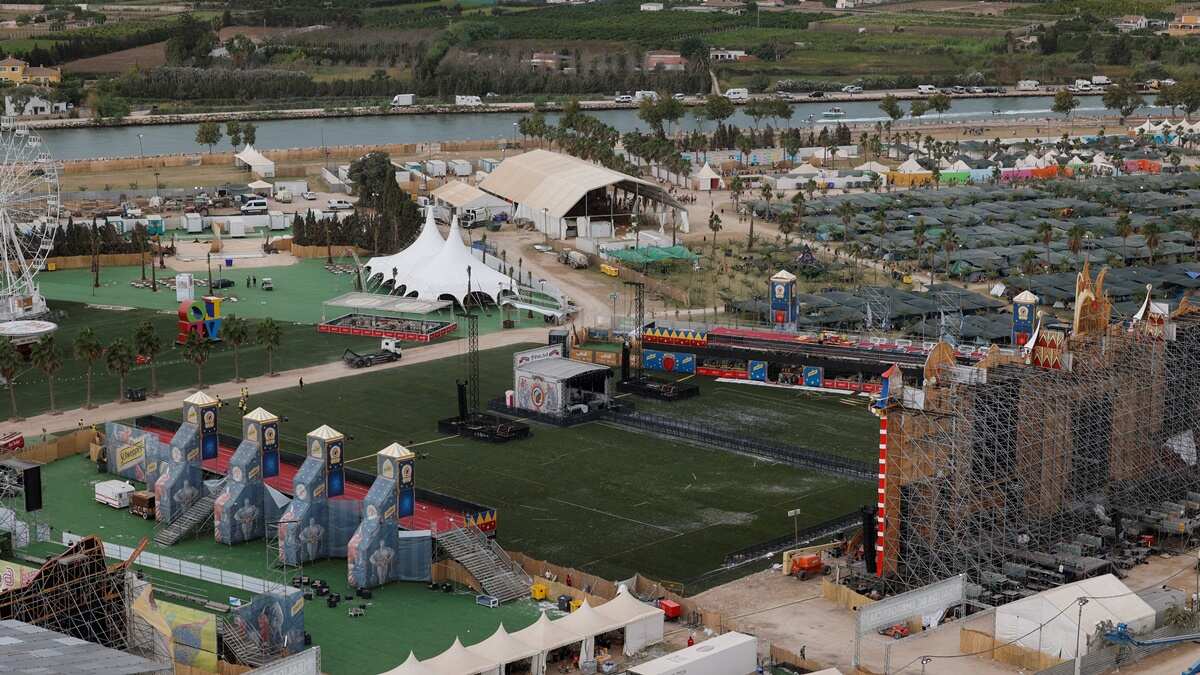 Festival stage collapse in Spain kills one, injures dozens