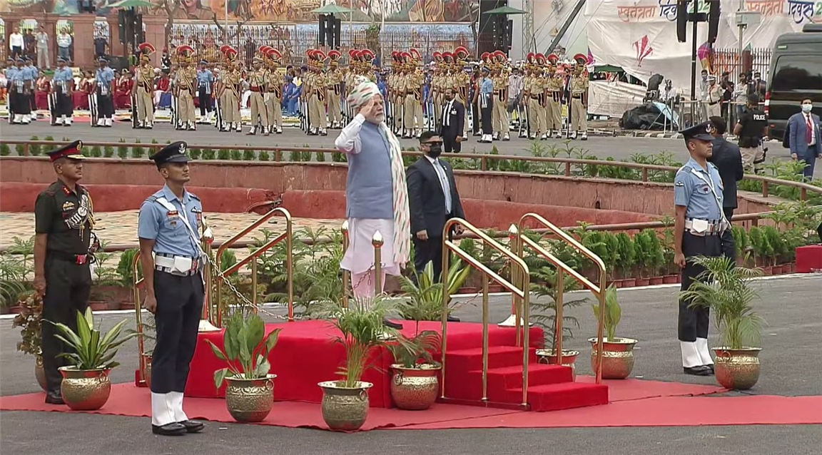 PM Modi inspects the Guard of Honour