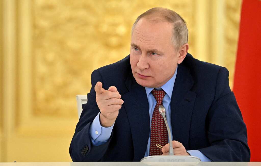 Vladimir Putin says Russia ready to offer its ‘most advanced weapons’ to allies