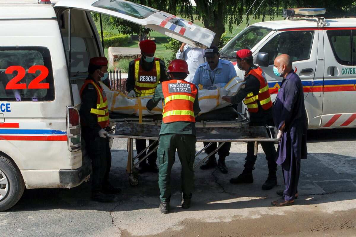 20 die in bus-oil tanker crash in Pakistan 20 die in bus-oil tanker crash in Pakistan
