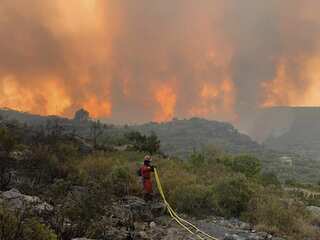 WION Climate Tracker | Spanish firefighters continue to battle severe forest fires