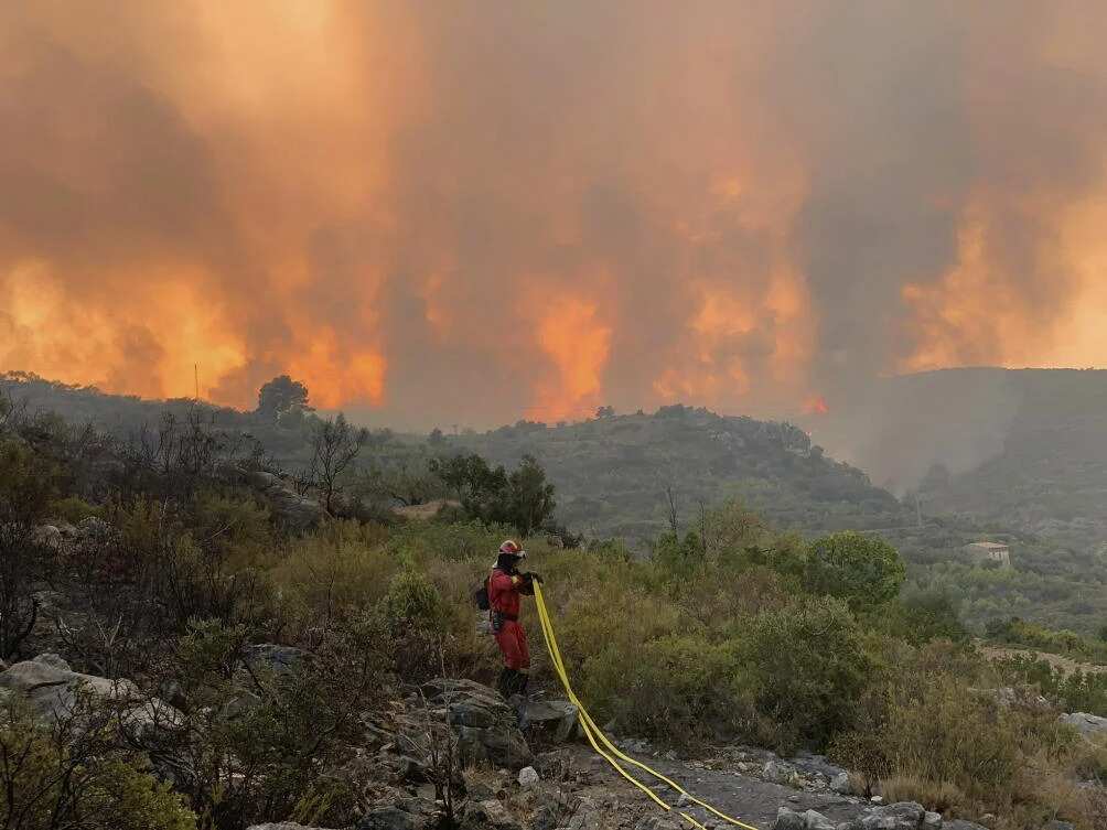 WION Climate Tracker | Spanish firefighters continue to battle severe forest fires