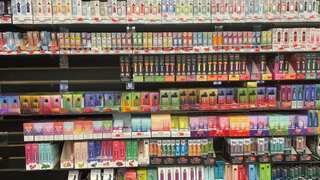 After Juul e-cigarettes, Americans rally behind 'candy' flavoured disposable e-cigs