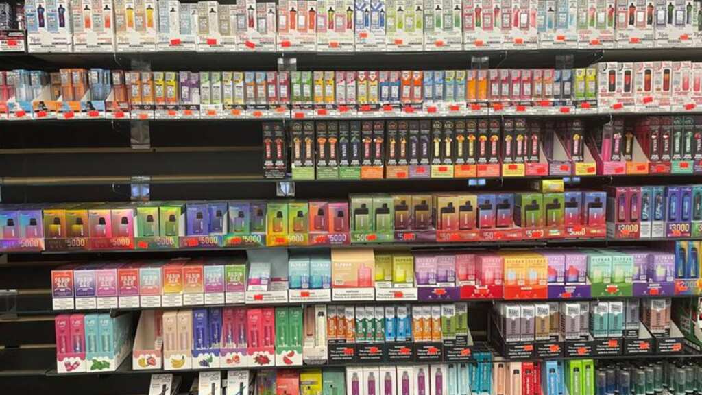 After Juul e-cigarettes, Americans rally behind 'candy' flavoured disposable e-cigs