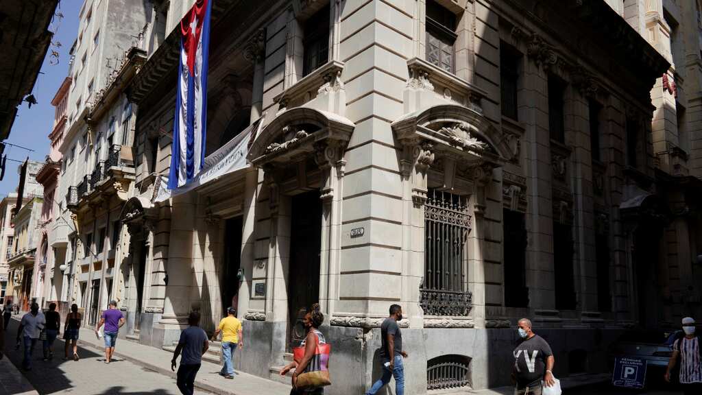 Cuba cracks open door to foreign investment in domestic trade