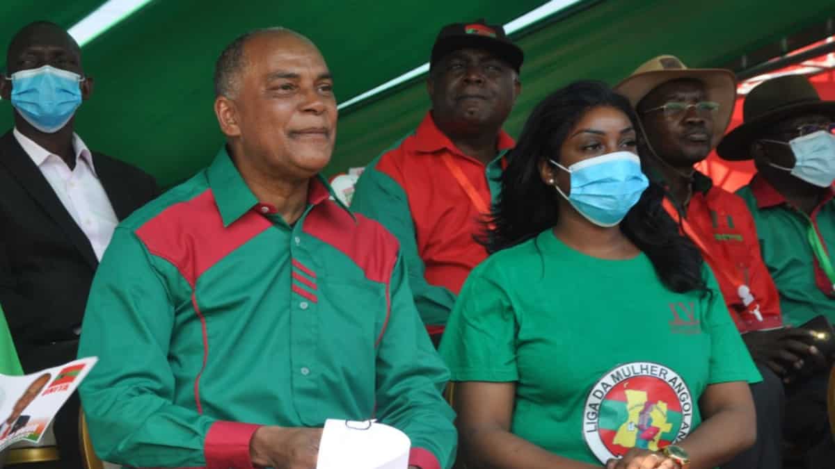 What is the difference between MPLA and UNITA's policies?