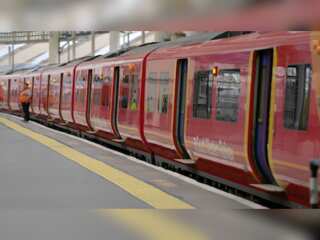 UK: Railway unions stage fresh strikes; train services paralysed again
