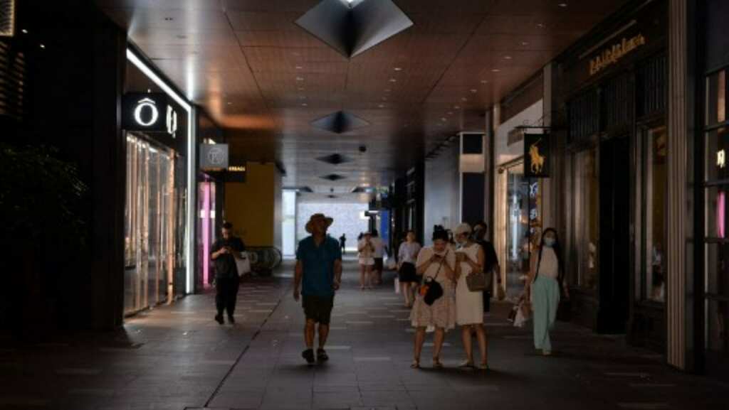 Chinese city dims lights to save power amid heatwave