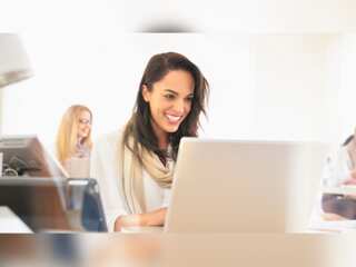 Online opportunities help make extra income, renting clothes online
