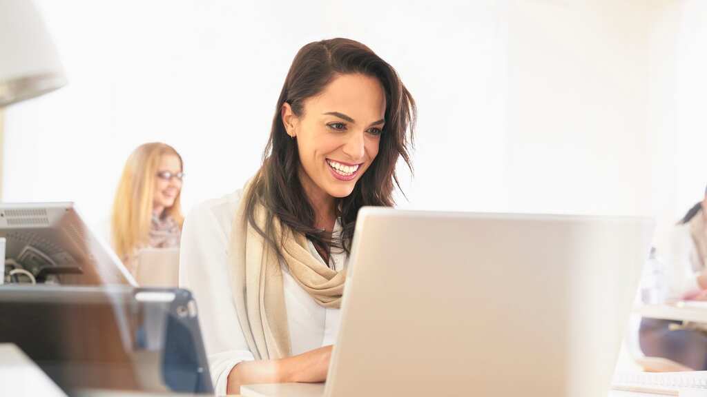 Online opportunities help make extra income, renting clothes online