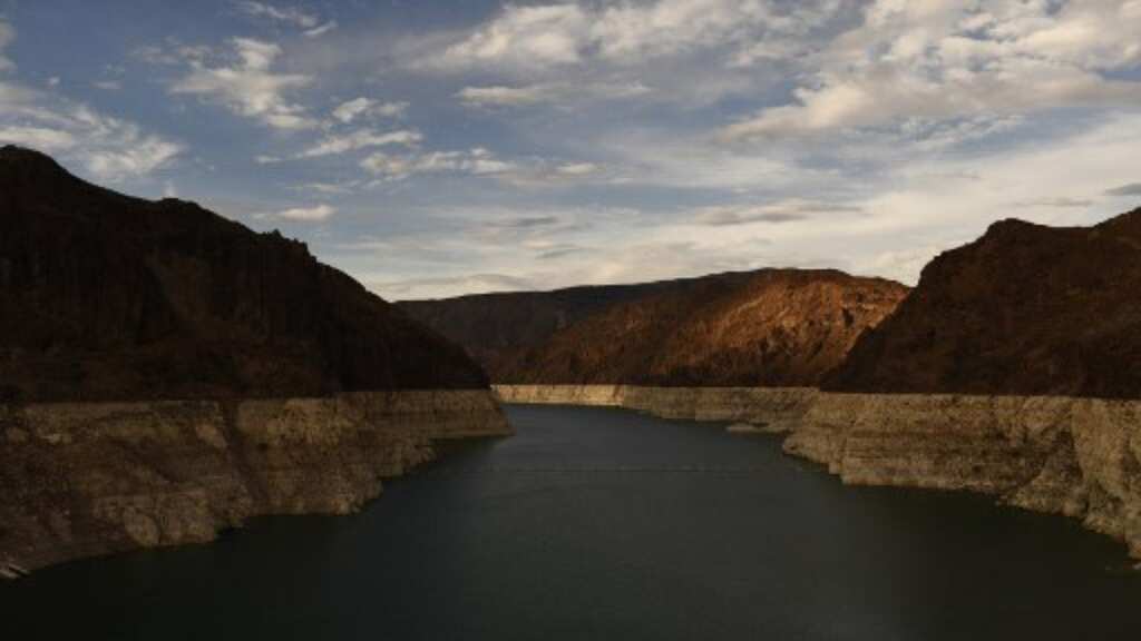 Lake Mead officials warn about presence of brain-eating amoeba in hot springs