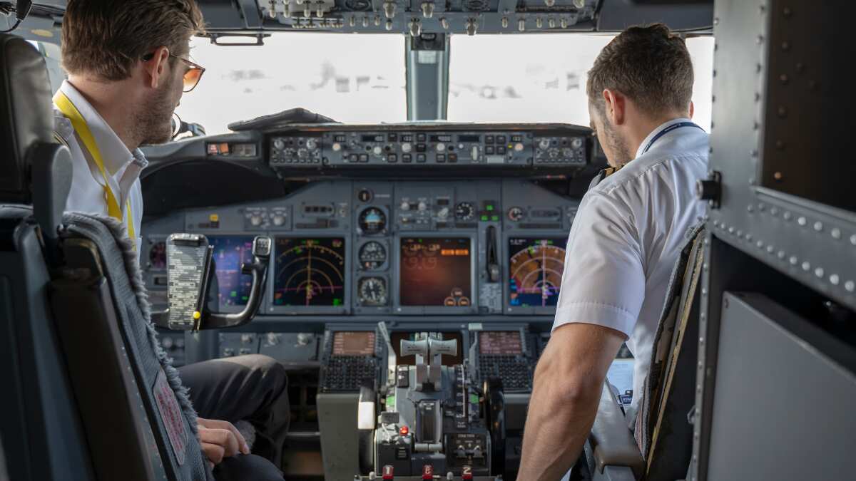 Plane crew fall asleep at 37,000 feet, miss runway; Expert blames 'pilot fatigue' Plane crew fall asleep at 37,000 feet, miss runway; Expert blames 'pilot fatigue'
