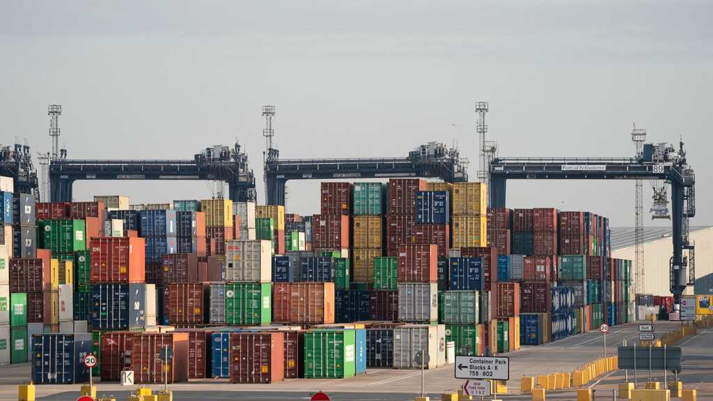 UK: Workers of Felixstowe port go on an 8 day strike, 2000 employees stage a walkout