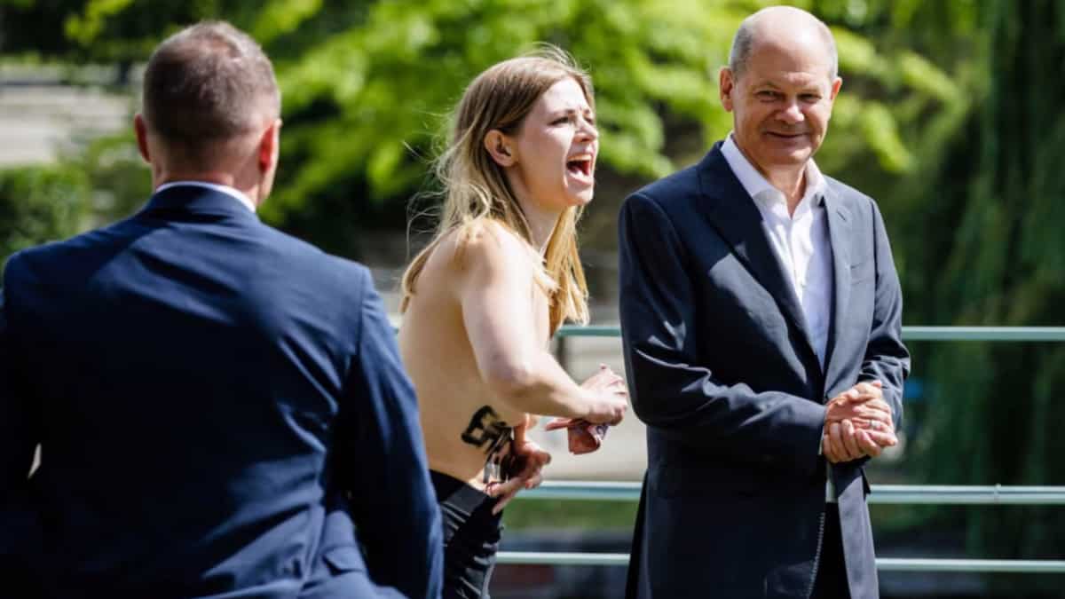 Germany: Topless protestors surround Olaf Scholz at a public event; demand ban on Russian gas imports