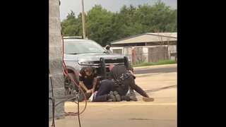 WATCH: Three officers suspended in the US for brutally assaulting a suspect