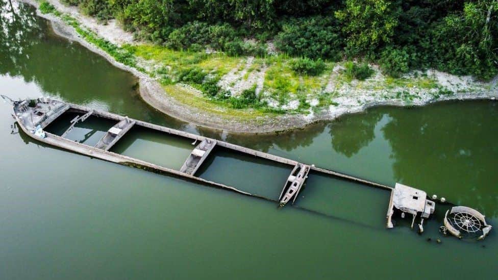The "Zibello" barge is being revealed gradually