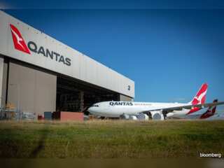 Australia: Qantas airline apologises after flight delays, issues refund