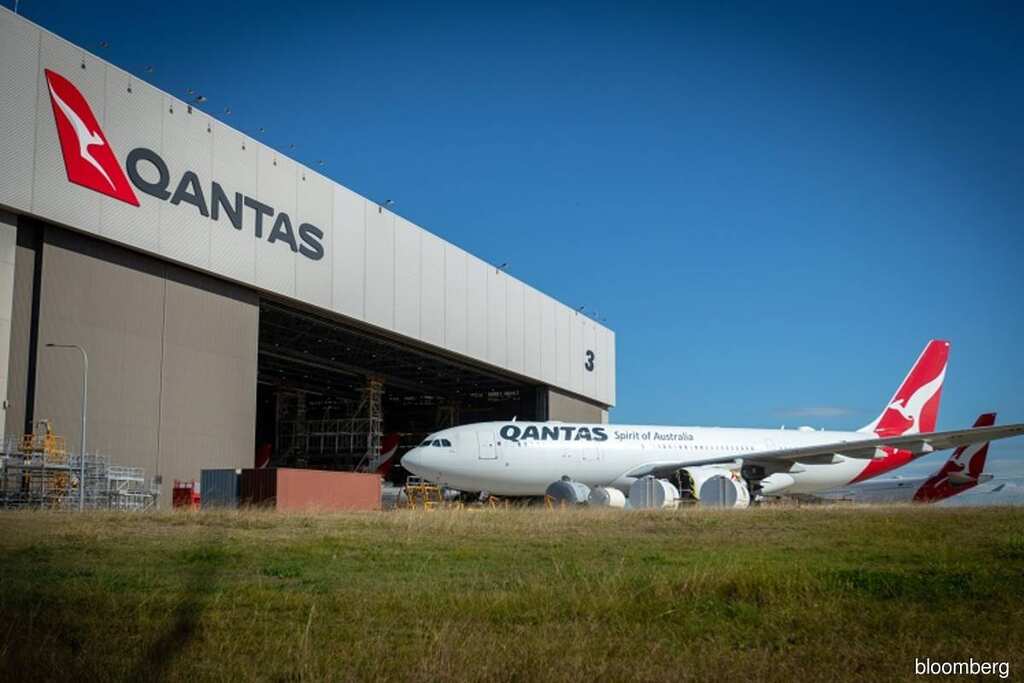 Australia: Qantas airline apologises after flight delays, issues refund