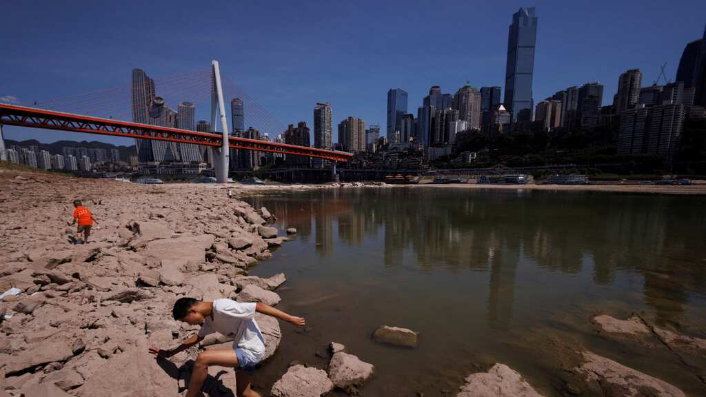 'Severe' heatwave conditions in China threaten to destroy autumn harvest