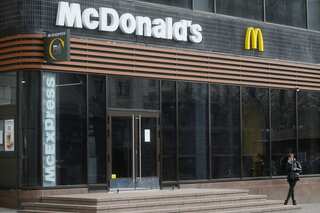 WATCH: 50 teens ransack McDonald's outlet in UK, steal food and drinks