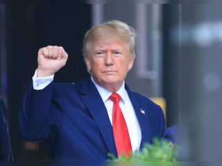 US: Dine with Donald Trump for $100,000, private opportunity to play golf as well