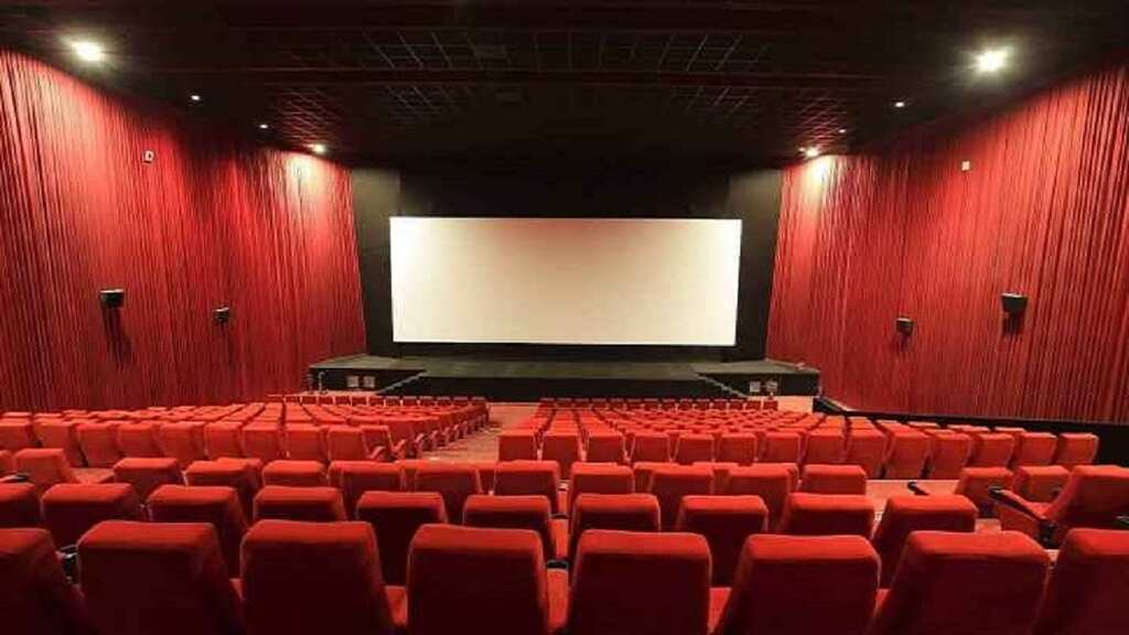 India: Cinema returns to Kashmir after 32 years of intermission