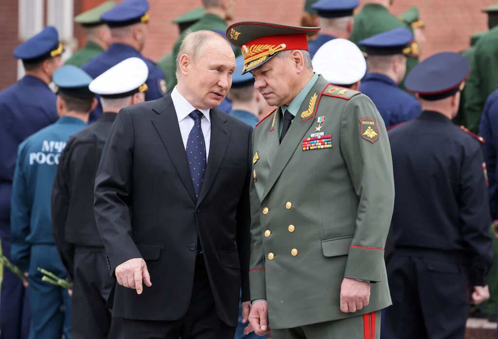 Ukraine war: Russian President Vladimir Putin raises armed forces cap by 10%